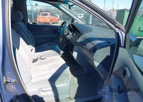 1998 Toyota Sienna Le from USA, damaged, VIN 4T3ZF13C6WU078675